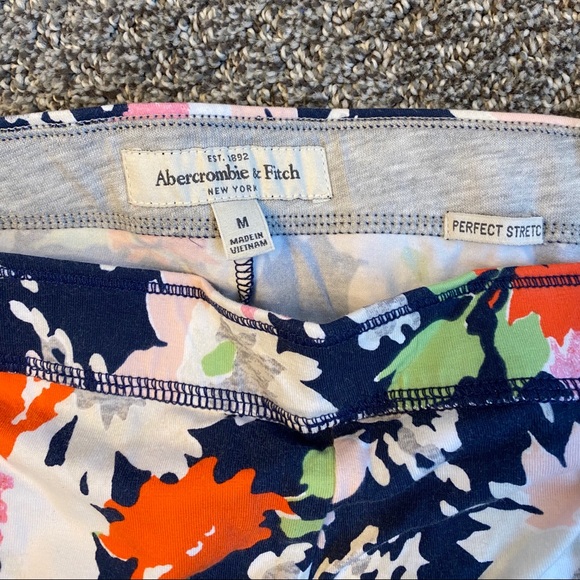 Abercrombie and Fitch Cropped Leggings - Picture 2 of 3